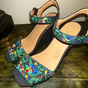 NWOT TORY BURCH WEDGE SANDALS